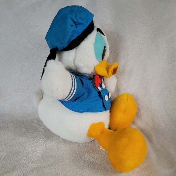 Vintage Japanese exclusive Disney's Donald Duck 15" plush toy - Picture 2 of 9
